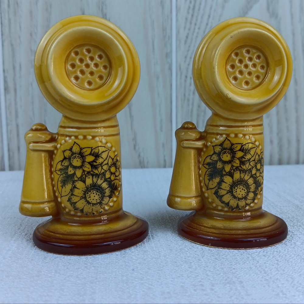 VTG Mustard Yellow Salt Pepper Shakers Of Antique Telephone w/ sunflower accent. - Picture 4 of 11